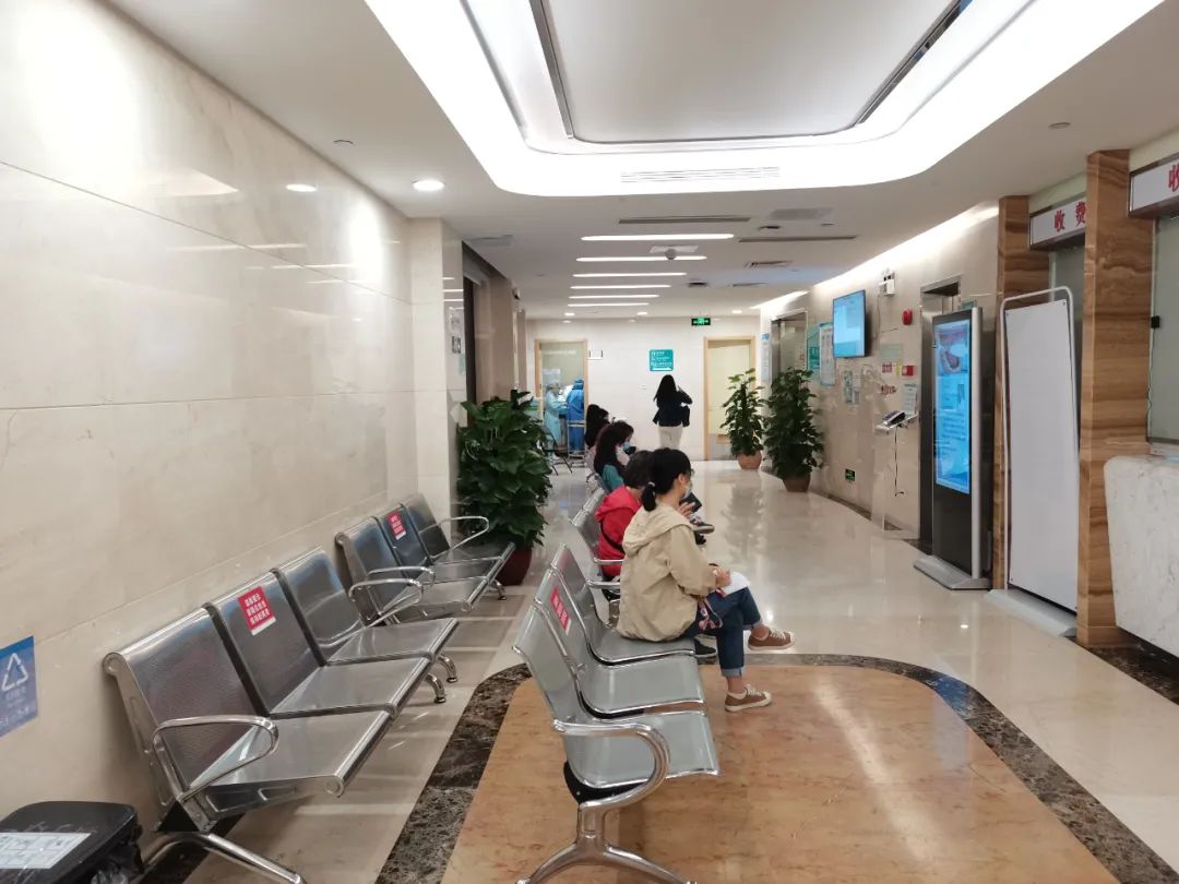 牙疼挂广州某著名牙科医院号，现场所见令人咋舌
