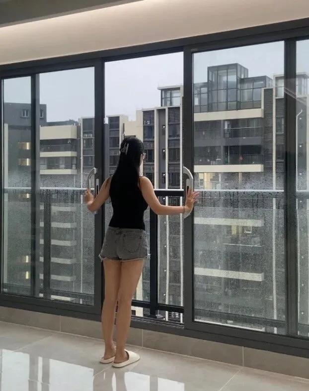 银行联动门价格_超大阳台封起来_超大玻璃落地窗缺点