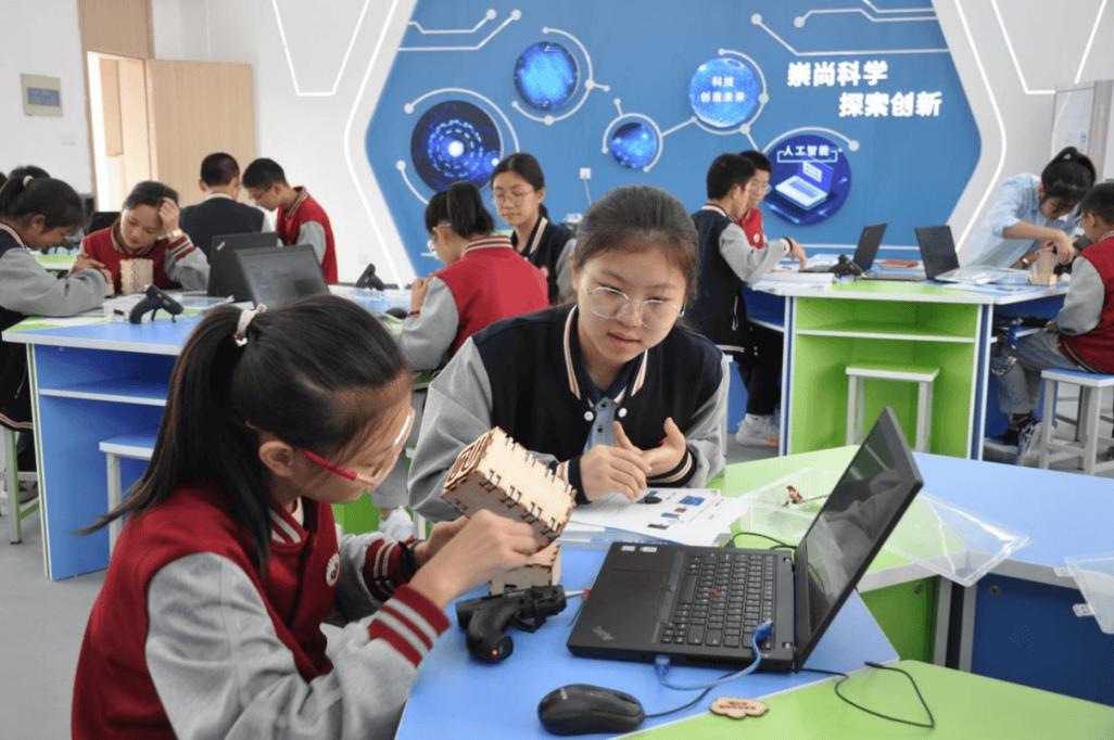 小学科学探究机器人制作与环保意识培养教学研究全解析