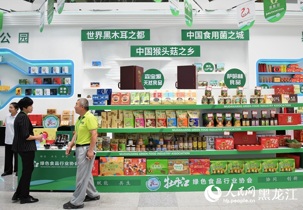 全国食用菌及特色农产品品牌展现场。人民网记者苏靖刚摄