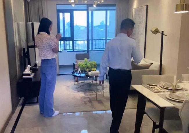 置业顾问看房技巧_楼盘现场看房话术_房地产谈单技巧和策略